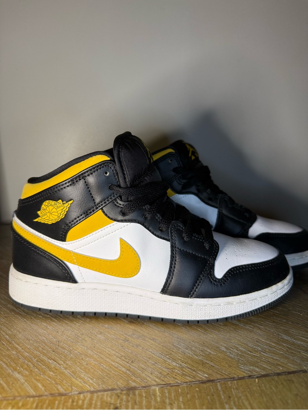 Jordan Black White Yellow Low-Top Sneakers